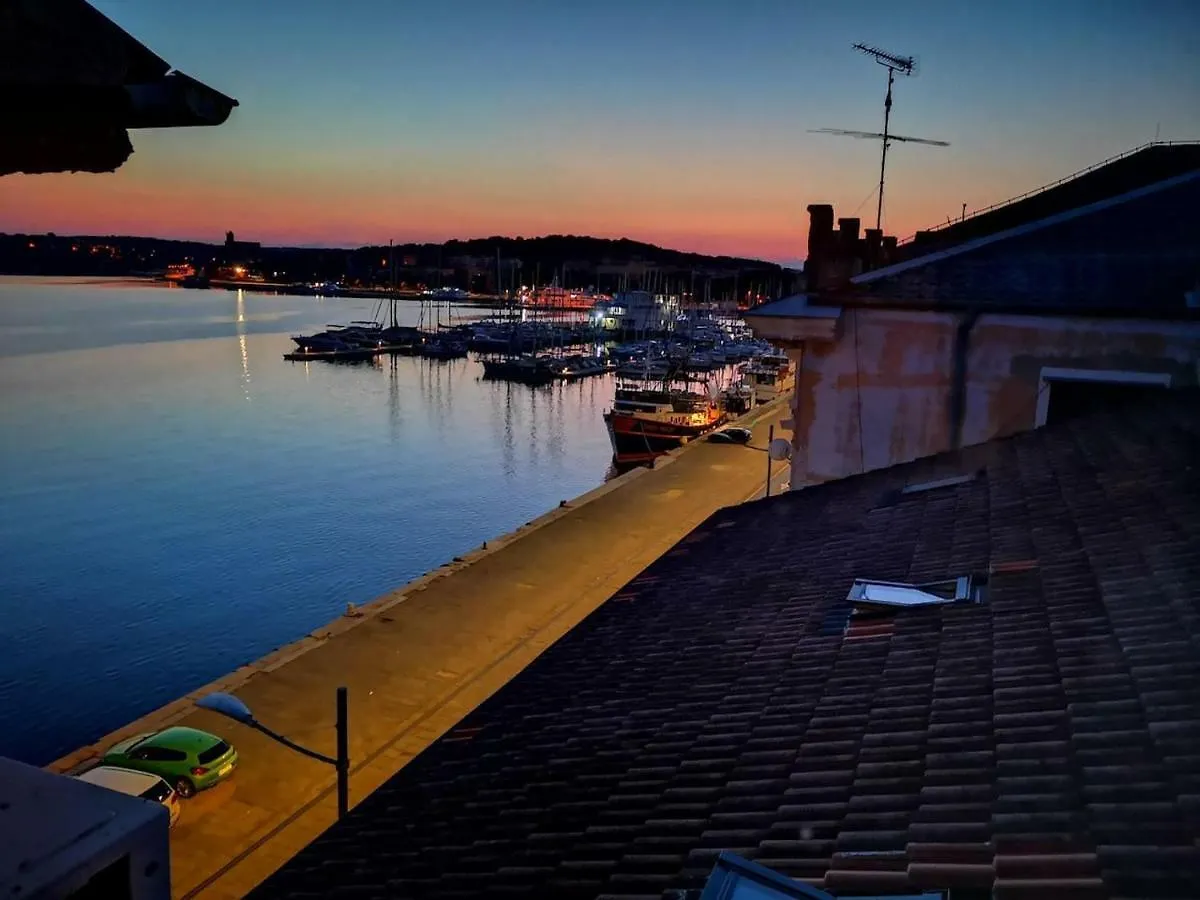 Sea View Apartment In The Center Of Pula