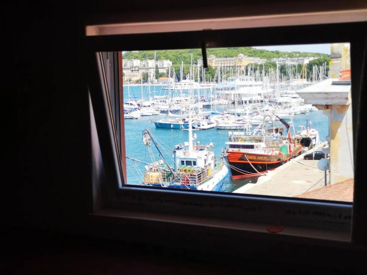 Sea View Apartment In The Center Of Pula