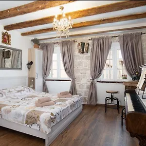 Domus Maximus Apartment